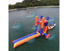 torre de salto de agua inflable flotante
