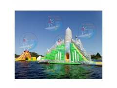 tobogán flotante inflable del agua del parque acuático
